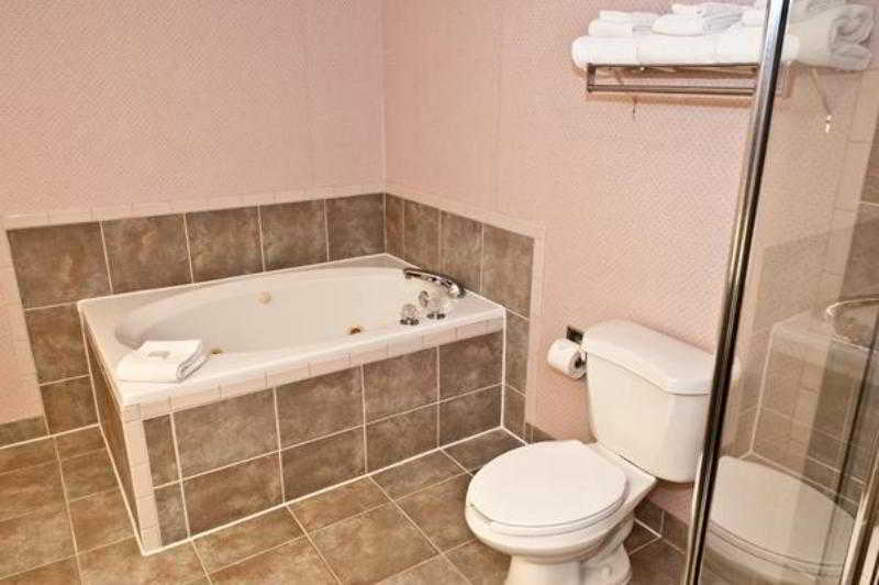Best Western Circus City Inn Peru Room photo