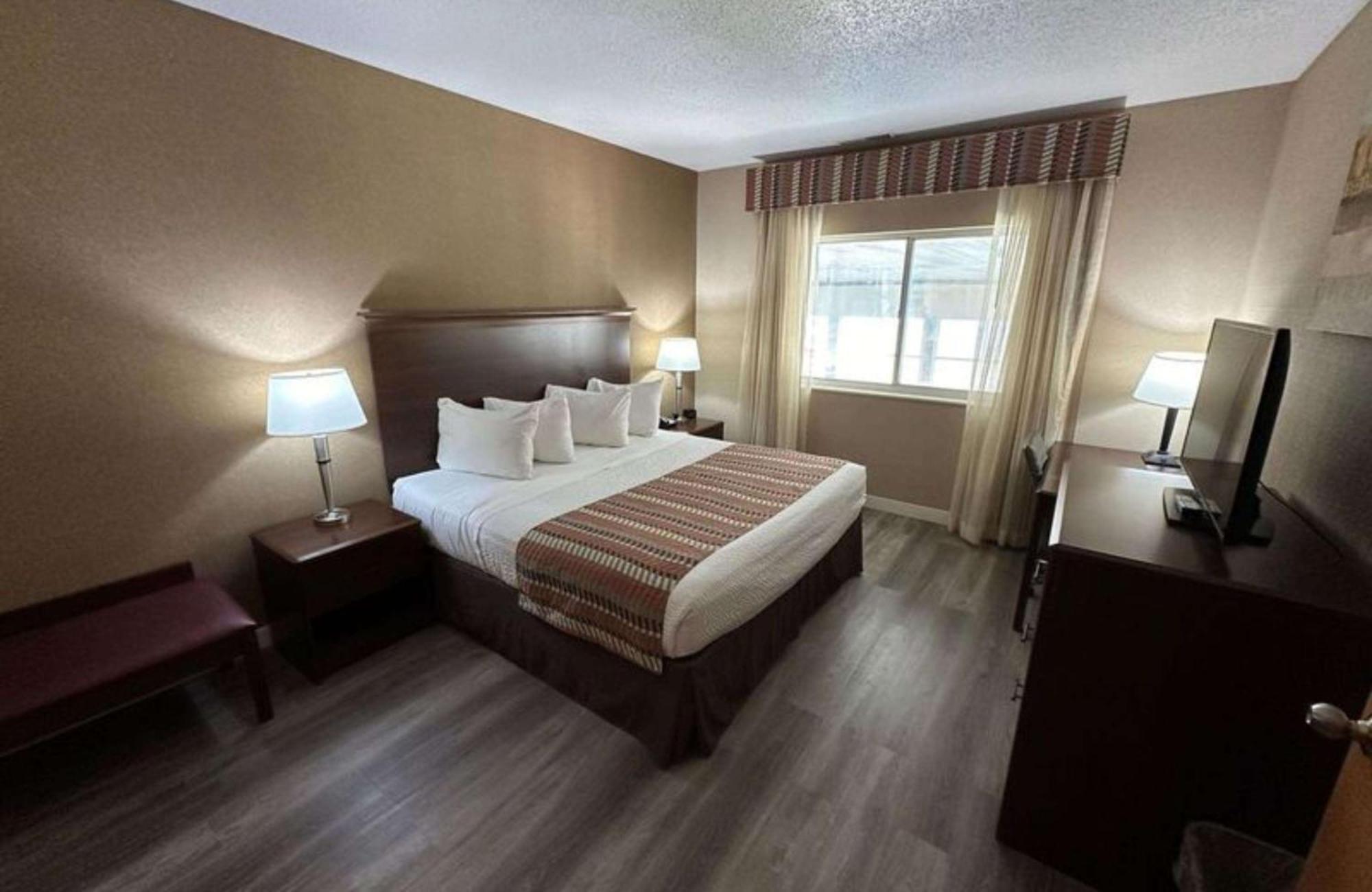 Best Western Circus City Inn Peru Exterior photo
