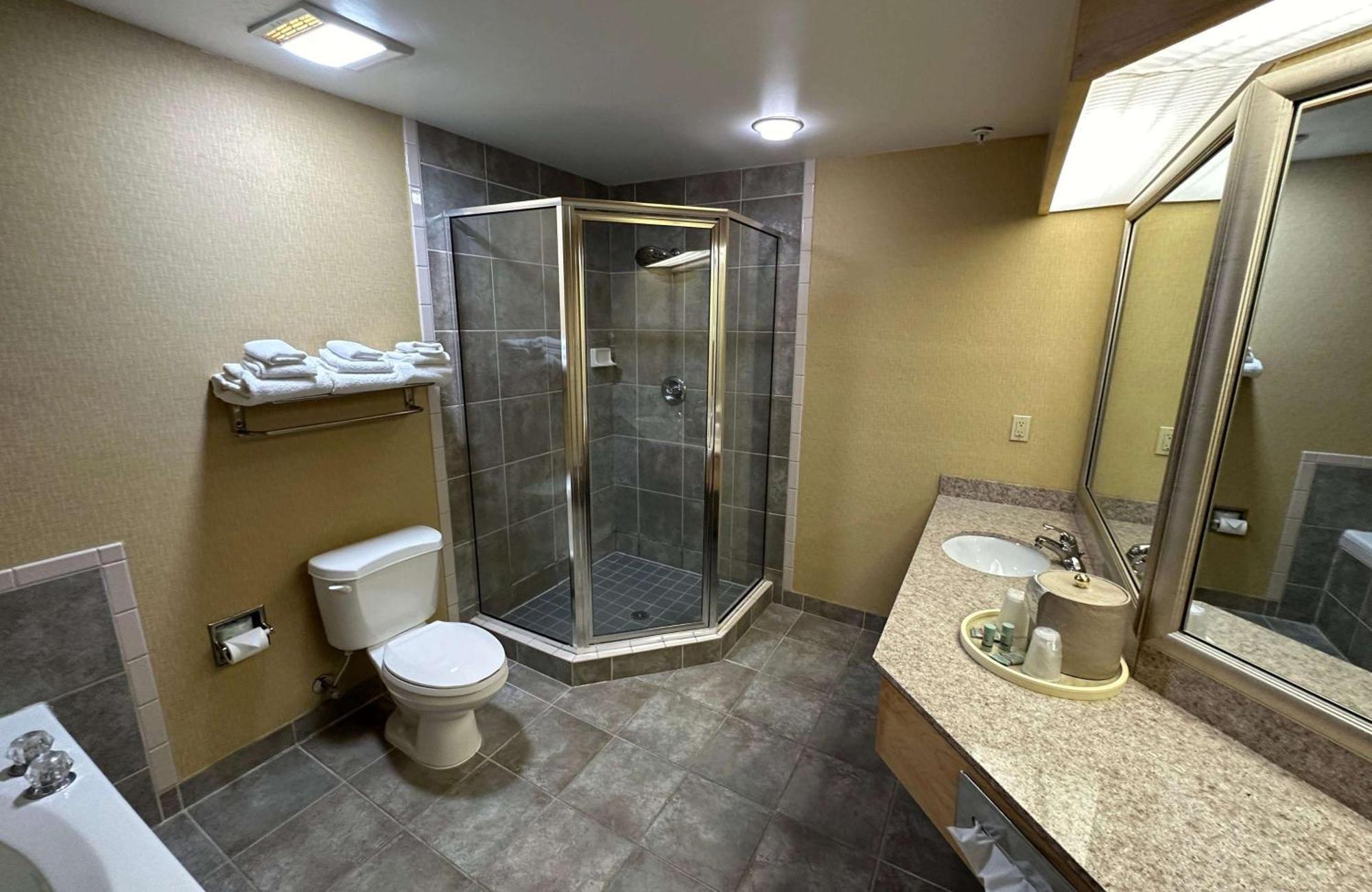 Best Western Circus City Inn Peru Exterior photo